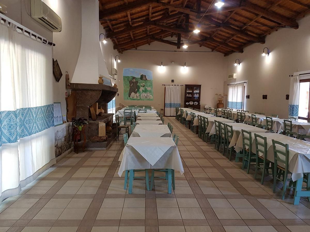 Agriturismo Agrifoglio San Giovanni Suèrgiu Екстериор снимка